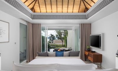 Wellbeing Sanctuary Pool Suite - King