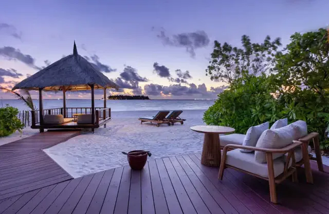 banyan-tree-vabbinfaru-maldives-beachfront-sunset-view-pool-villa-01_213