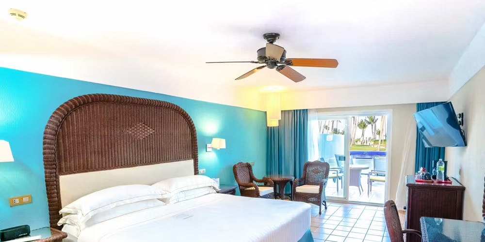 Superior Swim Up Premium Level