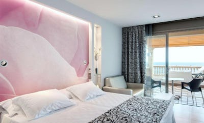 Deluxe Ocean Front View with Hot Tub