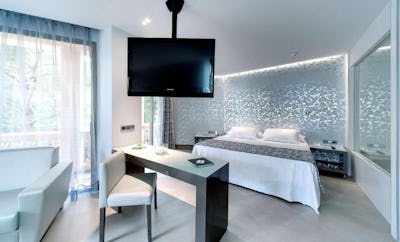 Junior Suite Sea Front View with Terrace and Hot Tub