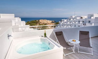 Junior Suite Deluxe Sea View with hydromassage bathtub