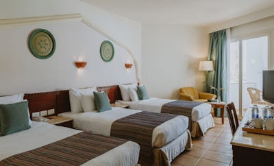 SUPERIOR TRIPLE POOL VIEW ROOM