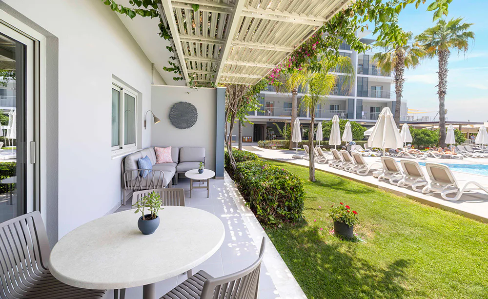 barut-goia-antalya-deluxe-suite-poolside-terrace_13792