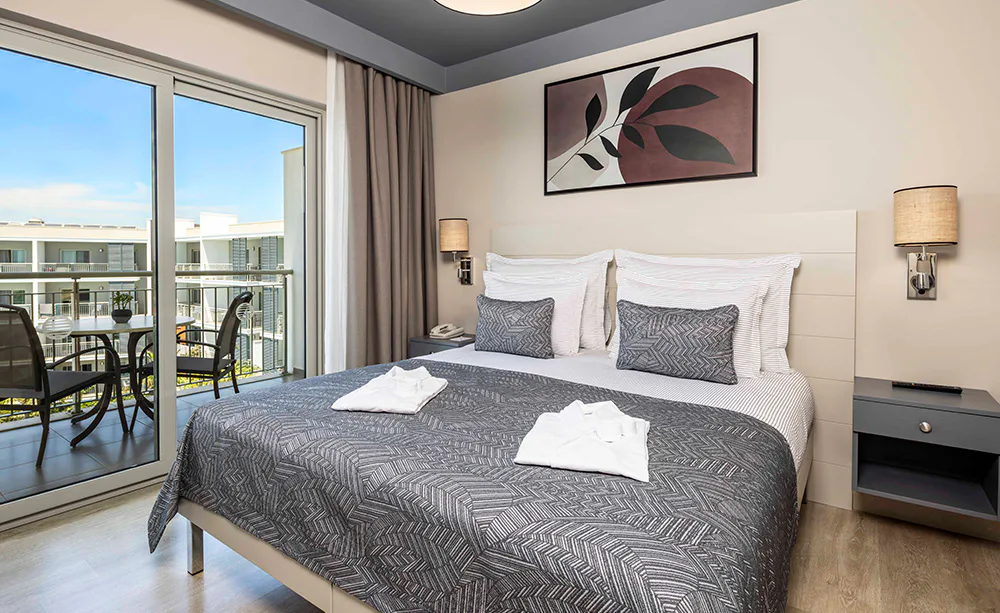 barut-goia-antalya-two-bedroom-penthouse-suite-with-jacuzzi-facing-sea-and-ancient-theatre-view-01_13792