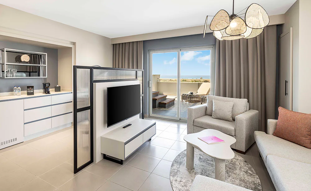 barut-goia-antalya-two-bedroom-penthouse-suite-with-jacuzzi-facing-sea-and-ancient-theatre-view-03_13792