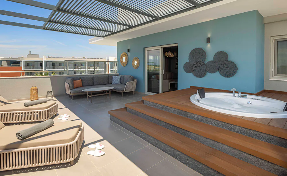 barut-goia-antalya-two-bedroom-penthouse-suite-with-jacuzzi-facing-sea-and-ancient-theatre-view-04_13792