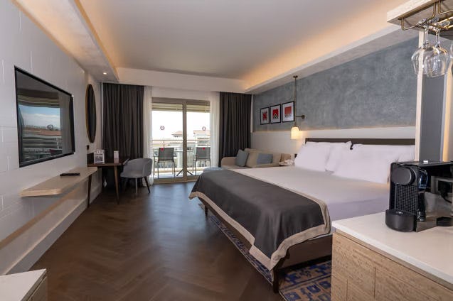 barut-lara-hotel-antalya-turkey-deluxe-room-side-sea-view-and-pool-view_8189