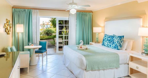 Deluxe Pool View King