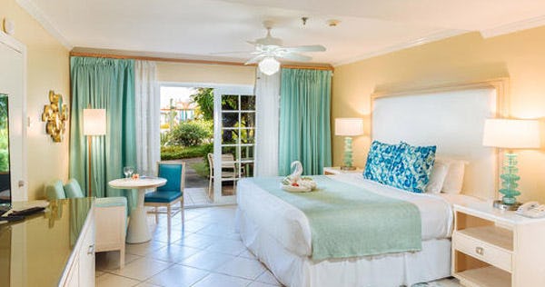 bay-gardens-beach-resort-and-spa-st-lucia-one-bedroom-pool-view-suite-01_4819
