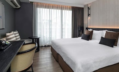 DELUXE ROOM