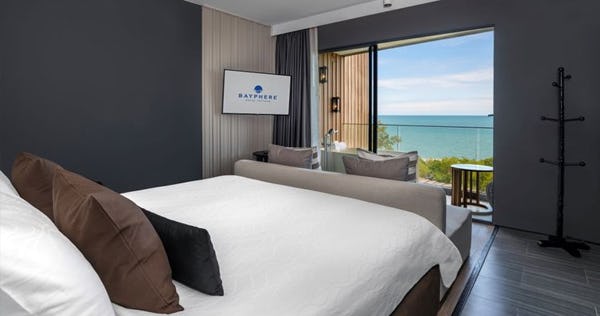 bayphere-hotel-pattaya-executive-ocean-view-room-01_12280