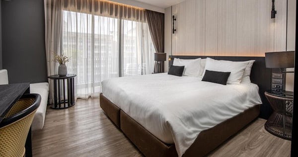 bayphere-hotel-pattaya-grand-deluxe-room-01_12280