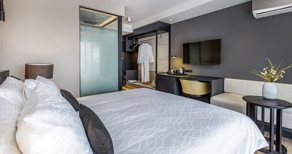 bayphere-hotel-pattaya-grand-deluxe-room-02_12280