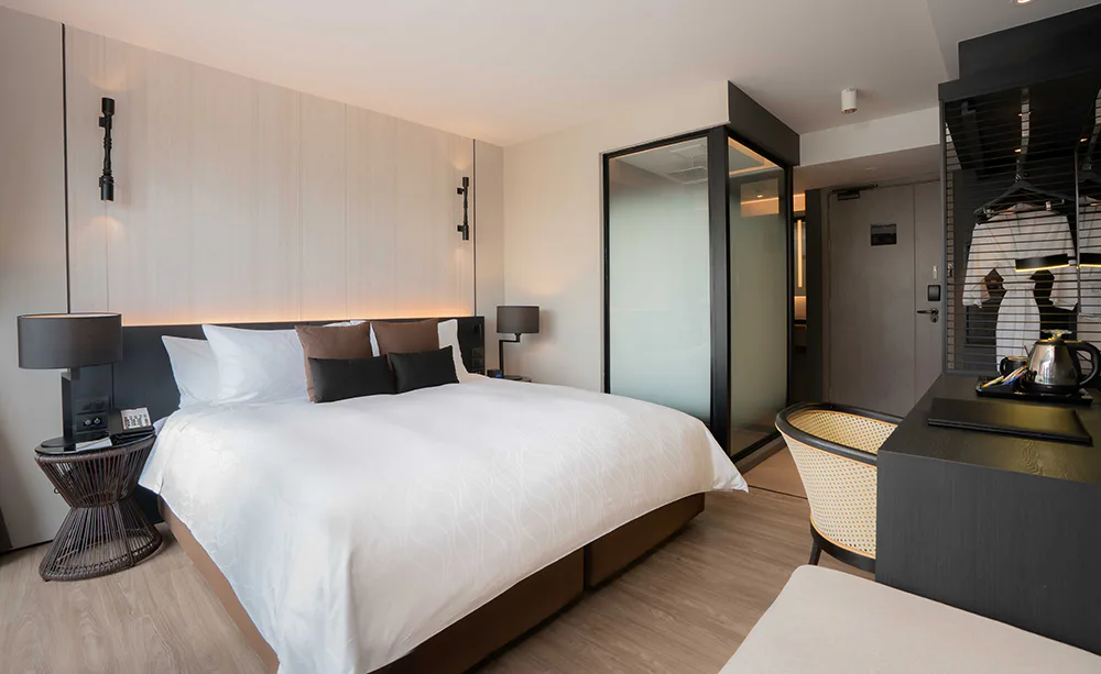 DELUXE ROOM