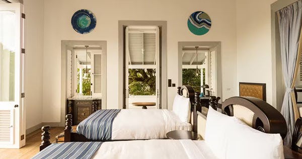 Luxury Private Pool Cottage with Two Queen Size Beds