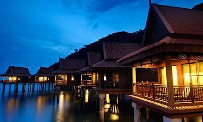 PREMIER CHALET ON WATER