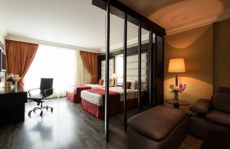 best-western-plus-doha-deluxe-suite-twin-bed-01_8360