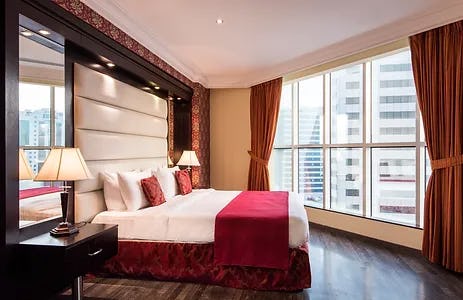 best-western-plus-doha-junior-suite-king-bed-size-01_8360