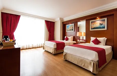 best-western-plus-doha-junior-suite-twin-bed-01_8360