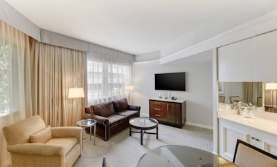 1 King Bed 1 Bedroom Oasis Suite