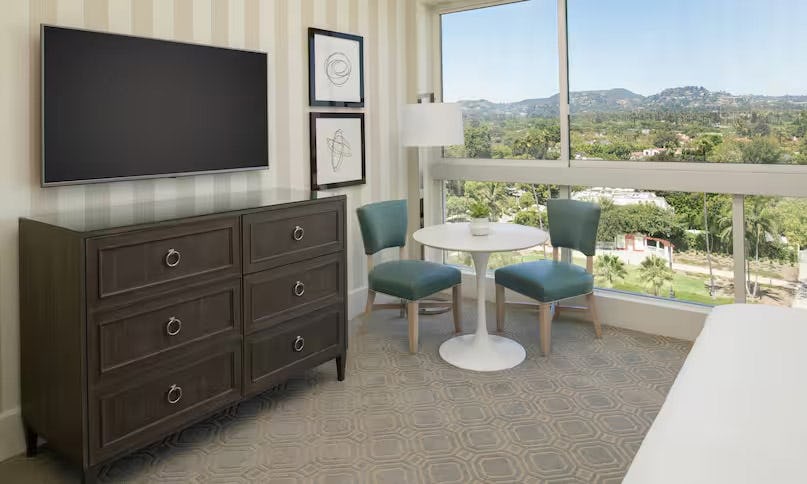 1 King Bed Deluxe Room