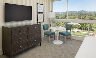 1 King Bed Deluxe Room