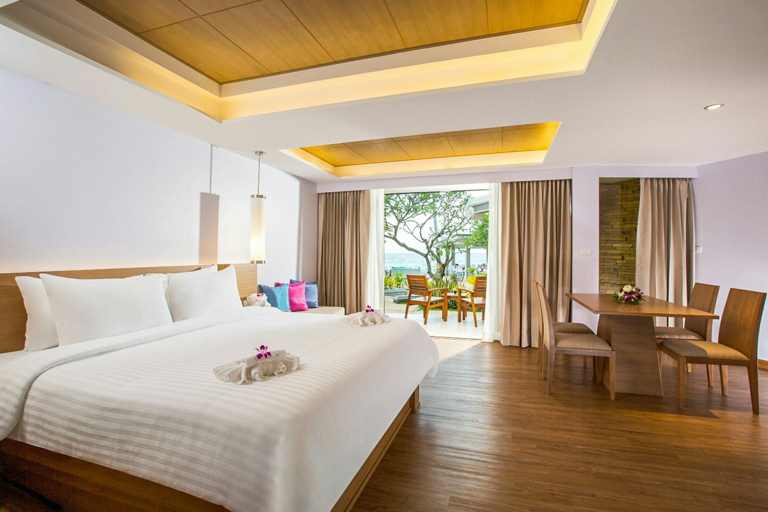 beyond-resort-karon-phuket-junior-suite_9025