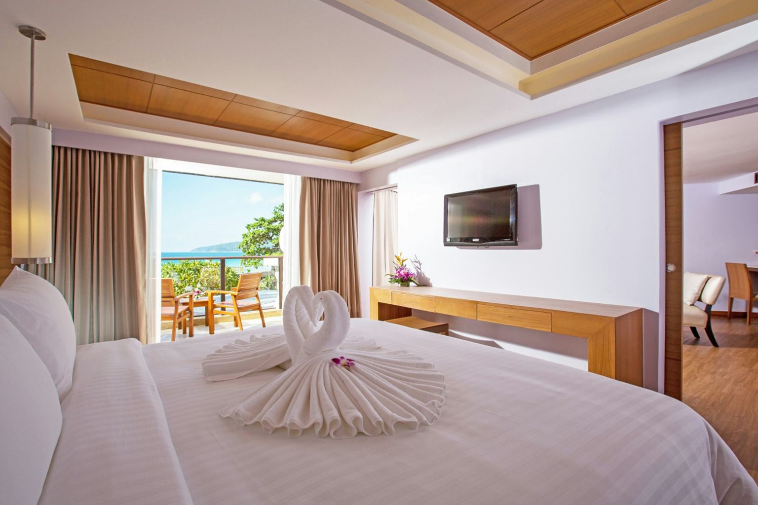 beyond-resort-karon-phuket-seaview-suite_9025