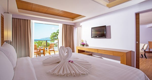 beyond-resort-karon-suite-room_9025