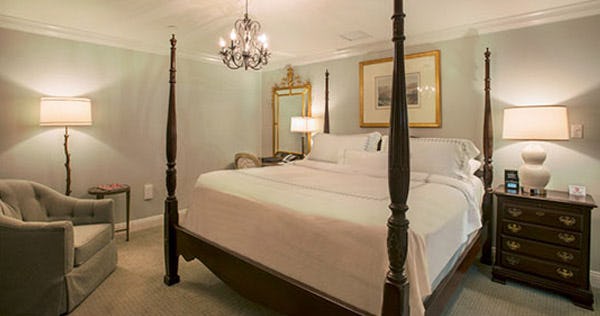 Bienville-House-Hotel-standard-room-01_4045