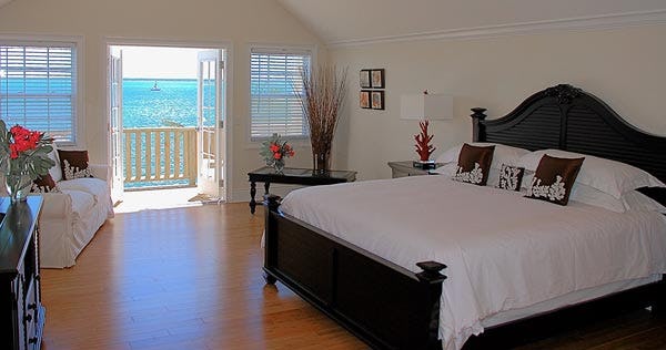 bluff-house-beach-resort-and-marina-luxury-suites-01_10512