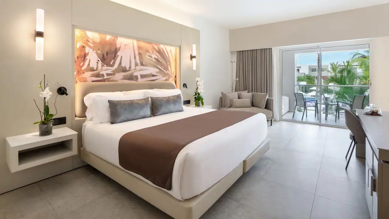 Allure Junior Suite Pool View King