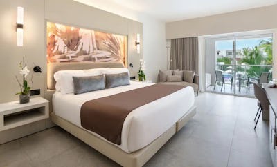 Allure Junior Suite Pool View King