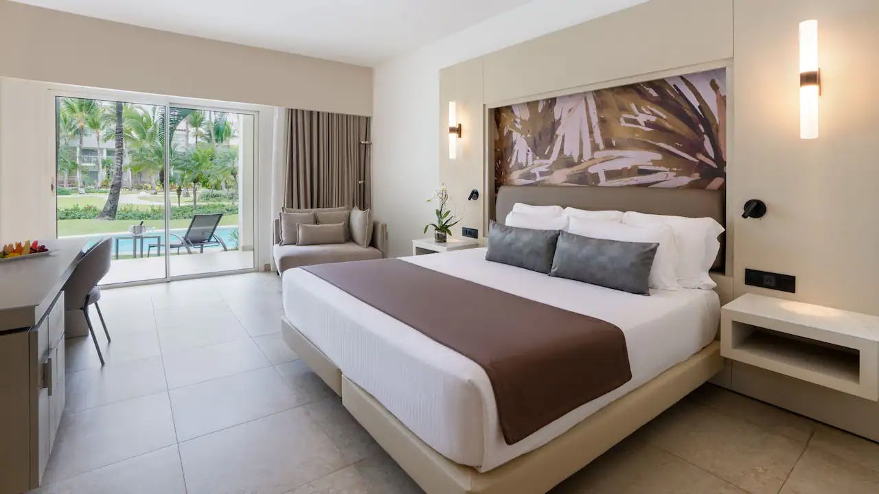 Allure Junior Suite Swim Up King