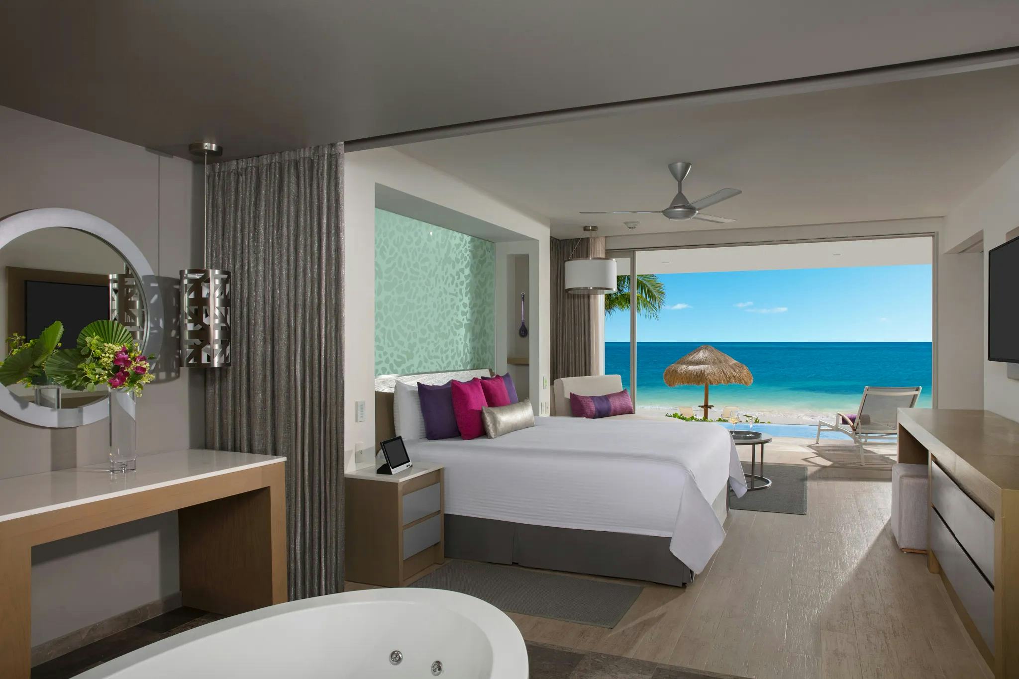 xhale club Master Suite Swim Out Ocean Front
