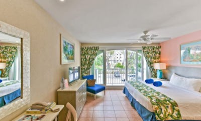 Deluxe Studio – Island View French Balcony