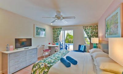 Deluxe Studio – Pool View