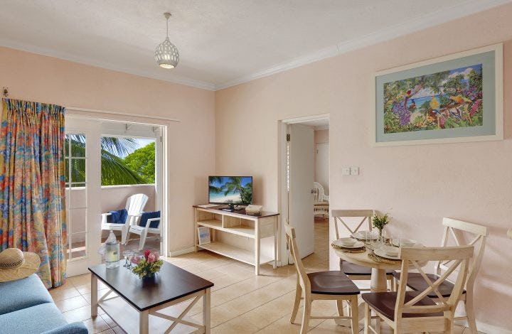 Superior One Bedroom Apartment – Pool View