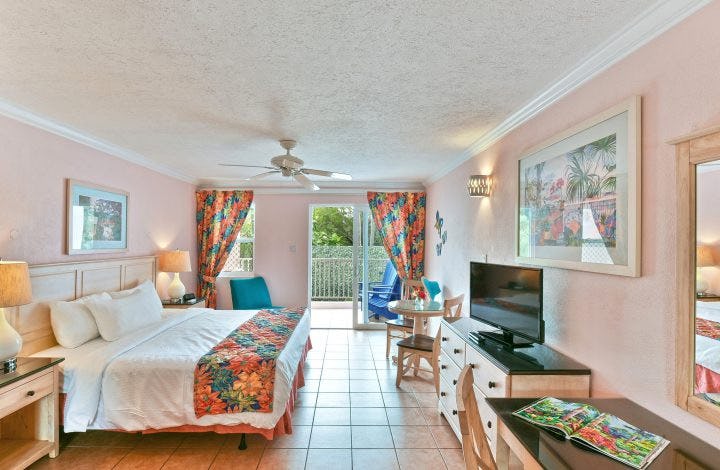 Superior Studio – Pool View