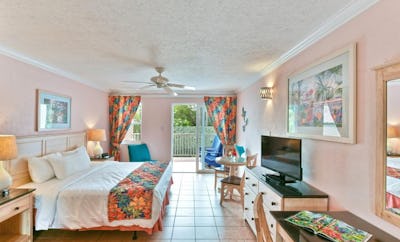 Superior Studio – Pool View