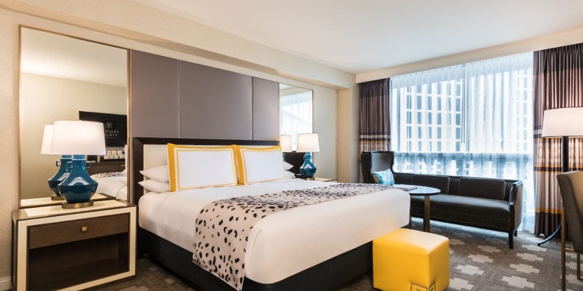 Julius Pool View Room | 1 King | Non-Smoking