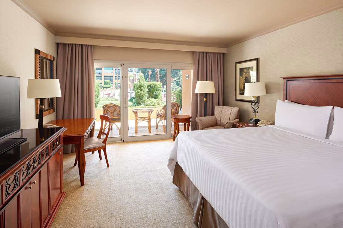 cairo-marriot-hotel-and-omar-khayyam-casion-egypt-deluxe-garden-01_1774