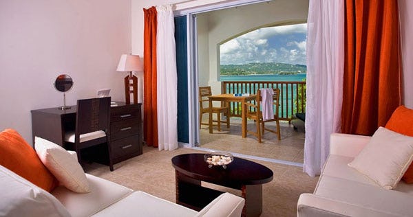 calabash-cove-resort-and-spa-sunset-ocean-view-junior-suites-02_4826