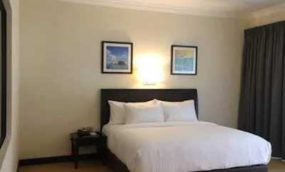 Deluxe Room (King Bed) – Beach Wing (Garden View)