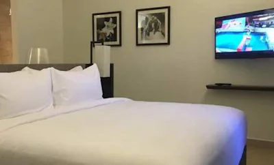 Deluxe Room (King Bed) – Pool Wing