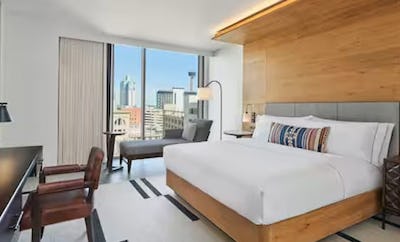 1 KING BED DELUXE ROOM