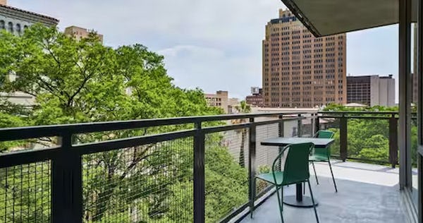 1 KING BED SUITE WITH BALCONY RIVERWALK VIEW