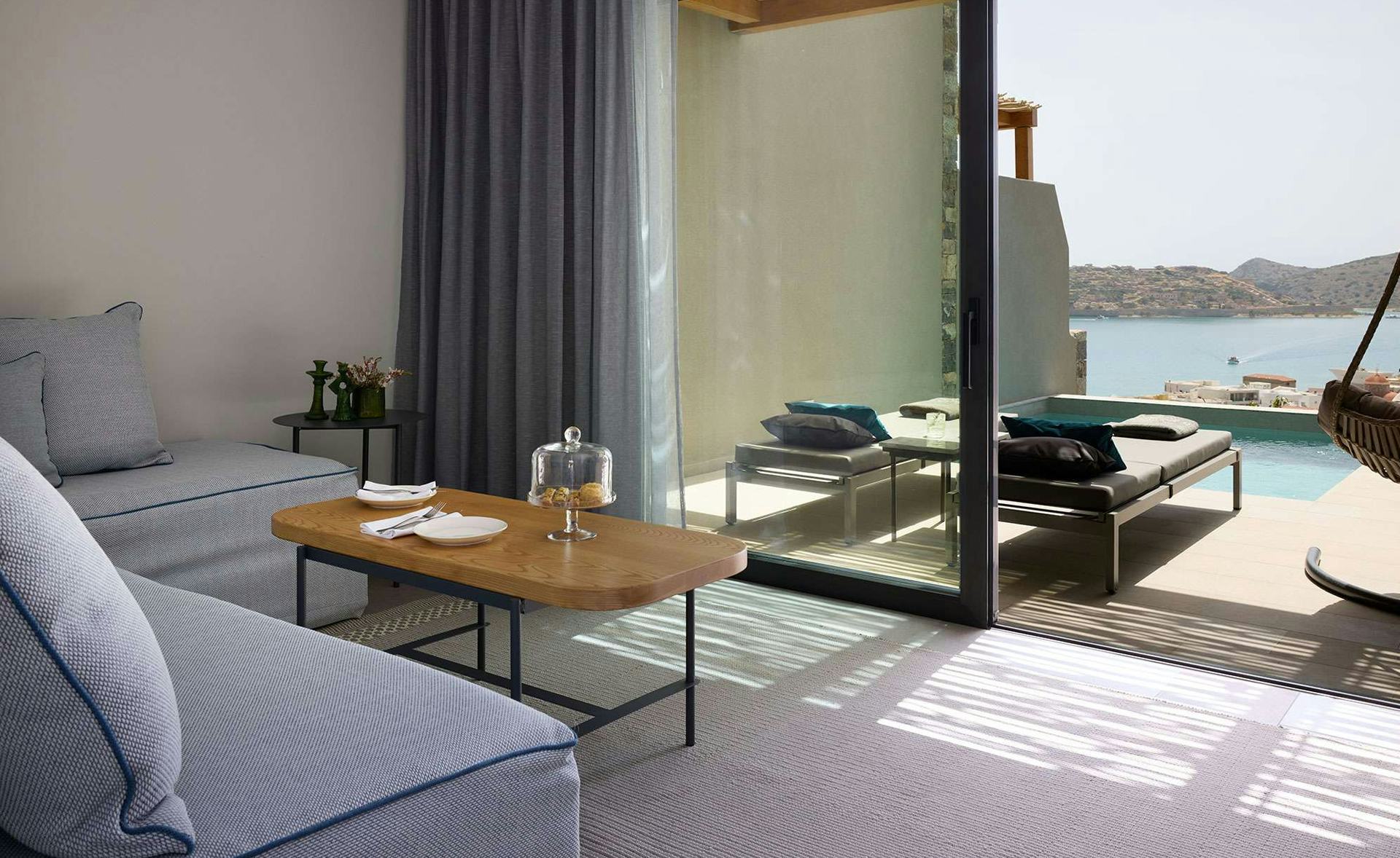 cayo-exclusive-resort-and-spa-greece-family-retreat-room-private-pool-sea-view_10999