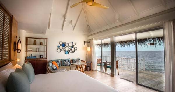 centara-grand-island-resort-and-spa-maldives-deluxe-overwater-villa-01_125